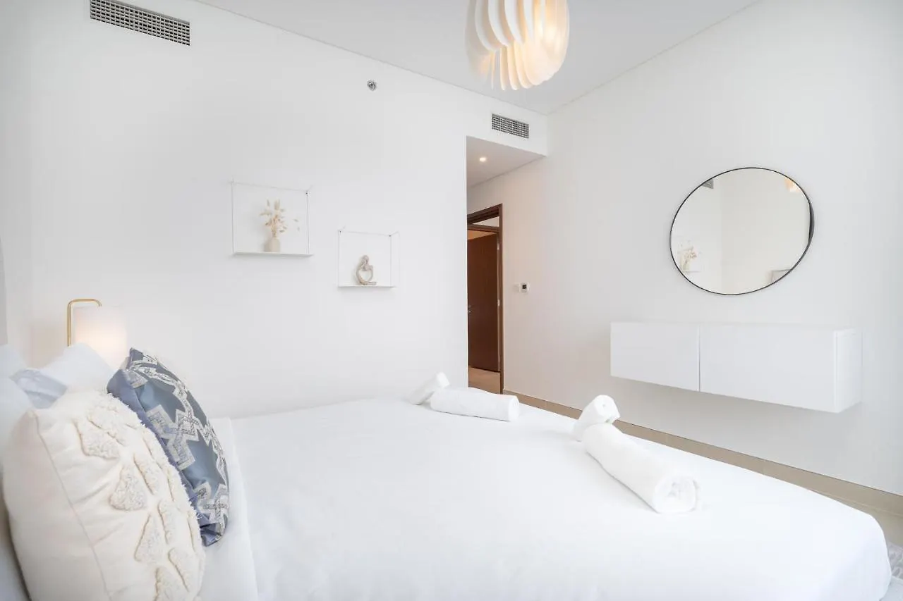 Sunset Spot With Breathtaking View By Suiteable Dubai Apartment